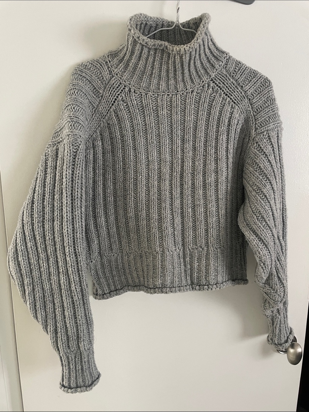 H&M Gray Ribbed Cropped Turtleneck Sweater